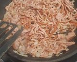 Foto del paso 1 de la receta: Huevo poché con tomate y picadillo de pollo