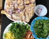 Hình bước làm 1 của món Lẩu gà lá giang