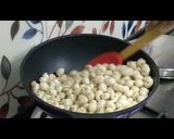 A picture of step 1 of Caramelized Makhanas (मखाना).