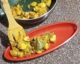 A picture of step 6 of Khatti meethi Aam aloo ki sabji.