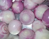 A picture of step 1 of Vinegar Wale Onions.