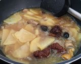 A picture of step 3 of Potato Pork Leg.