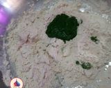 A picture of step 3 of Bathua paratha.