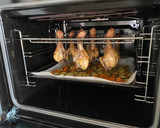Foto del paso 4 de la receta: Muslitos de pollo al horno crujientes y muy sabrosos!