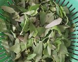 A picture of step 1 of Bathua Raita.
