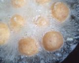A picture of step 8 of Chicken cheese balls 😋😋😋.