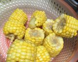 Foto langkah ke 2 dari resep Cumi jagung saus padang.