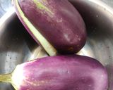 A picture of step 1 of ROASTED EGGPLANT MASH (no tomato 🍅)...