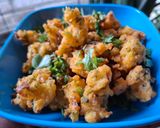 A picture of step 3 of Leftover rice and onion pakoda.