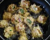 A picture of step 4 of Moong Dal Pakoda.