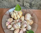 Foto langkah ke 1 dari resep Teh Kulit Bawang Putih.