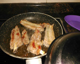 Foto del paso 2 de la receta: Costillas con tomate