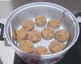 Foto langkah ke 6 dari resep Bolu kukus gula merah.