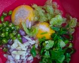 Foto langkah ke 2 dari resep Telur Dadar Pare.
