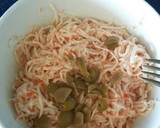 Foto del paso 2 de la receta: Ensalada de surimi (Krissia) con lechuga, huevo cocido y aceitunas