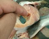 Foto langkah ke 1 dari resep Sop ikan patin kemangi belimbing wuluh.