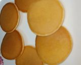 A picture of step 5 of Mini pancakes 🥞😋 (مننی پین کیک).