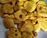 A picture of step 3 of Kadhi Pakoda.