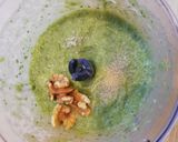 Une image de l'étape 4 de Pesto courgette / basilic / noix.