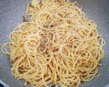 A picture of step 5 of Spaghetti Aglio E Olio.