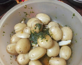 Foto del paso 4 de la receta: Contramuslo de pollo cocido y asado con papas y mojo