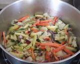 Foto del paso 1 de la receta: Fideos con arroz verduras y gambas