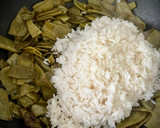 Foto del paso 2 de la receta: Vieiras al perejil sobre cama de arroz basmati con judías