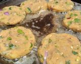 A picture of step 2 of Street style bun kabab.