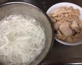 A picture of step 4 of Chicken and Onion salad.