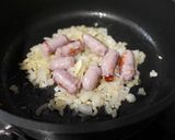 Foto del paso 1 de la receta: Garganeli con salchichas y aceitunas con salsa de tomate picante