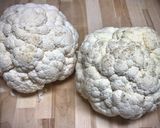 Foto del paso 1 de la receta: Coliflor: cous cous falso con manzana y zanahorias, base de pizza & tortitas con queso fresco