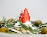 A picture of step 5 of Strawberry Candle Wreath Dessert 🍓.