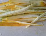 Foto del paso 1 de la receta: Espagueti🍝 de calabacín🥒amarillo💛 con albóndigas🍘🥫🍳🥕🌰 de atún!!!