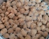 A picture of step 1 of Soya Chunks Gravy.