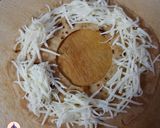 A picture of step 2 of Roti Pizza.