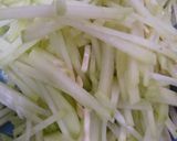 Foto langkah ke 2 dari resep Tumis waluh (labu siam).