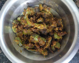 मसालेदार बेसन शिमला मिर्च(masaledar besan shimla mirch recipe in hindi) रेसिपी चरण 6 फोटो