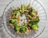 Foto del paso 2 de la receta: ✨🥗Bowl Tibio de Garbanzos y Brócoli con Huevo Dorado a la Cúrcuma y Tomates Cherry Frescos🥗✨