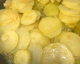 Foto del paso 2 de la receta: 124. Huevos rotos con jamón (principal carne)