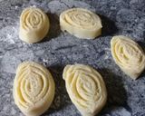 Foto langkah ke 3 dari resep Currypuff pusing isi rougout.
