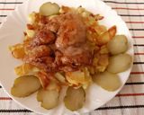 Filézett csirkecomb serpenyőben sült krumplival recept fázis 2 fotója