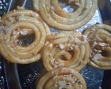 मिल्क पावडर मिक्स जिलेबी (milk powde jalebi recipe in marathi) रेसिपी स्टेप 3 फोटो 