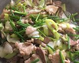 รูปขั้นตอนการทำที่ 3 ของ “ผัดพริกอ่อนหมูหมักตับสด”