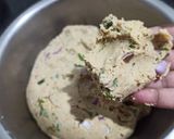 A picture of step 2 of Jowar thalipeeth.