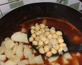 A picture of step 3 of Chole Aloo ki Chaat.