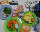 Foto langkah ke 1 dari resep Kroket kentang isi ayam (bitter ballen) lembut.
