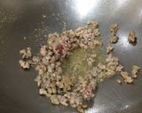 รูปขั้นตอนการทำที่ 2 ของ หมูสับลูกชิ้นผัดชะอม