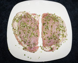 Foto del paso 2 de la receta: CHULETAS DE CERDO ADOBADAS, A LA PLANCHA CON ENSALADA DE POROTOS. JON STYLE