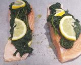 Foto del paso 2 de la receta Salmón cremoso en papillote con espinacas y gorgonzola