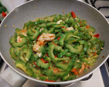 Foto langkah ke 3 dari resep Tumis Pare Udang.